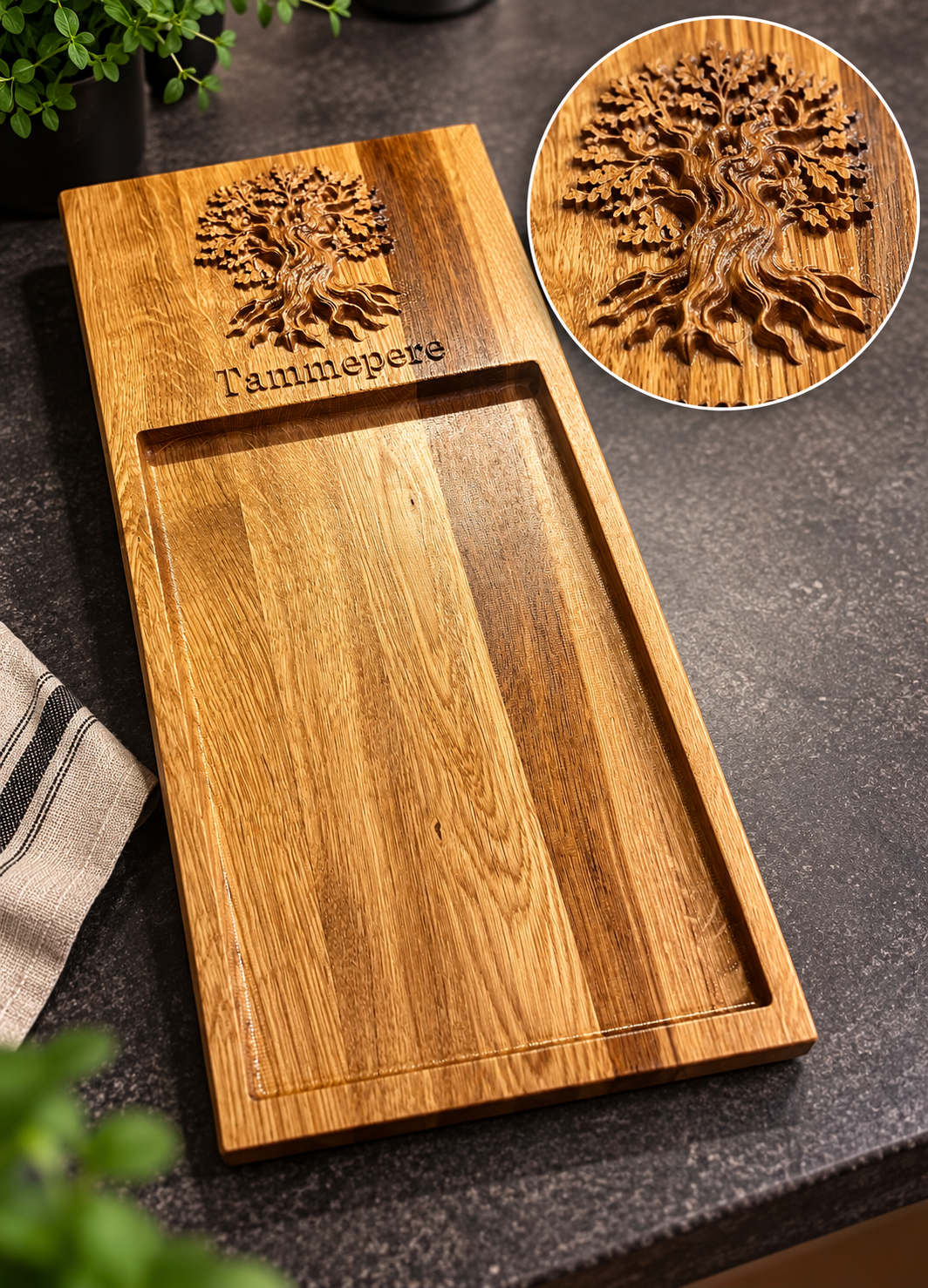 Oak tray with highly detailed engraving — Oak, family name engraving