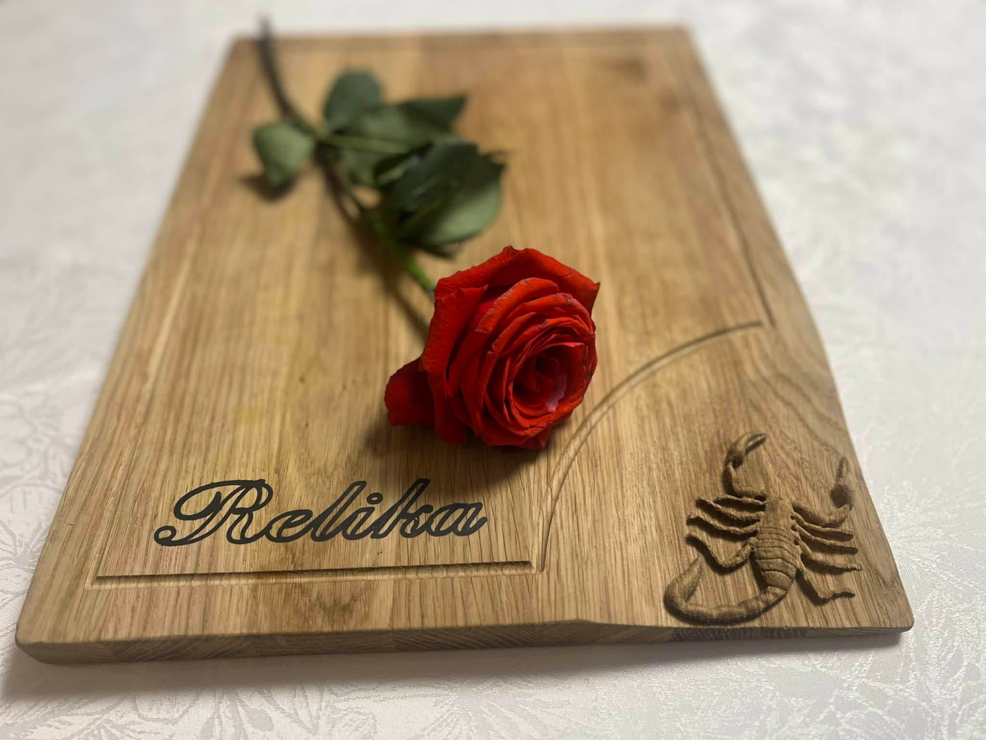 Nimeline lõikelaud — Tamm, graveering + reljeef